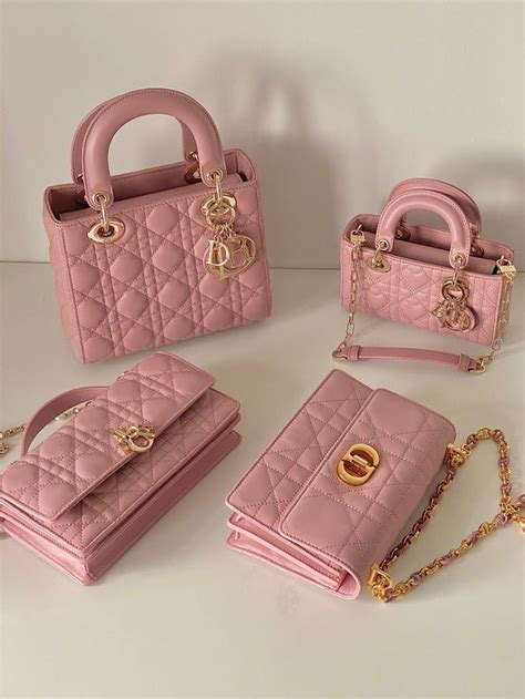 Pin De Zza1nab Em Luxury Bling Em 2024 Bolsas Femininas Bolsas