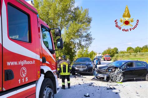 Incidente Stradale In Irpinia Scontro Tra Tre Auto Due Feriti