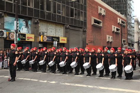 Boinas Rojas Del Jar La Banda De Guerra Que Contin A Cosechando Xitos