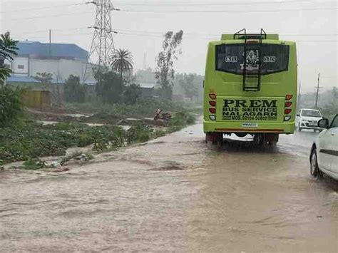 Waterlogging On Baddi Nalagarh Nh Due To Rain In Solan बारिश से बद्दी नालागढ़ Nh पर जलभराव