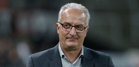 Dorival Jr passa por cirurgia bem sucedida para retirar câncer de