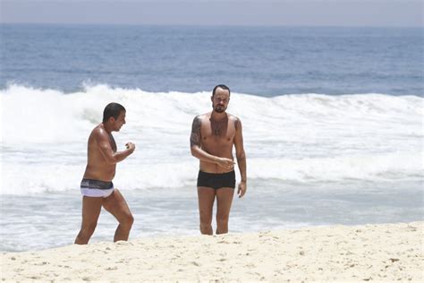 Foto Paulo Vilhena Nesta Quinta Feira De Dezembro De Na Praia