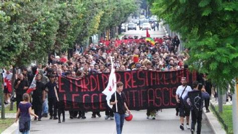 Lecce Persecuzione Repressiva Verso Gli Antifascisti Mentre Si