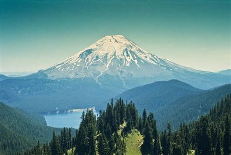 Mount St Helens: Watch volcano dome SWELL and RISE by 500m | Science ...