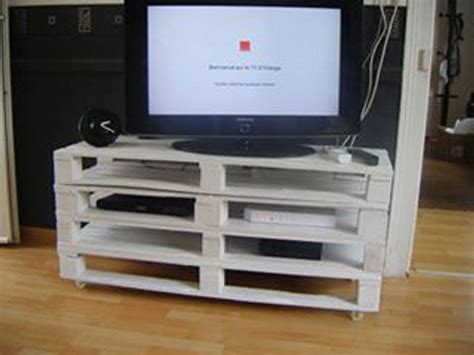 DIY Pallet TV Stand on Wheels | Pallet Ideas