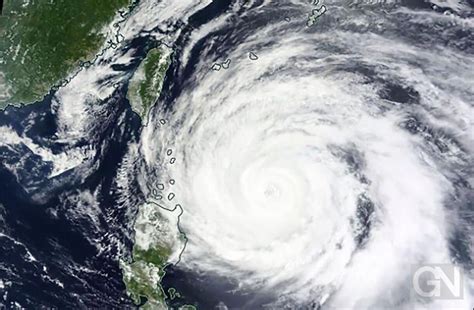 Starker Taifun trifft auf Süden Japans