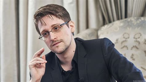 Edward Snowden Still Eying Asylum In Germany Dw 09 14 2019