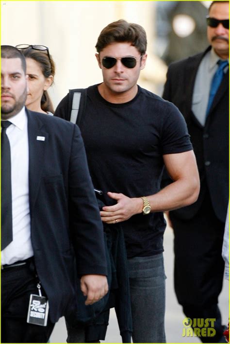 Zac Efron Goes Shirtless For Jimmy Kimmel Live Photo 3557495