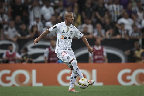 Mariano Recebe Homenagem Por Marca Hist Rica Clube Atl Tico Mineiro