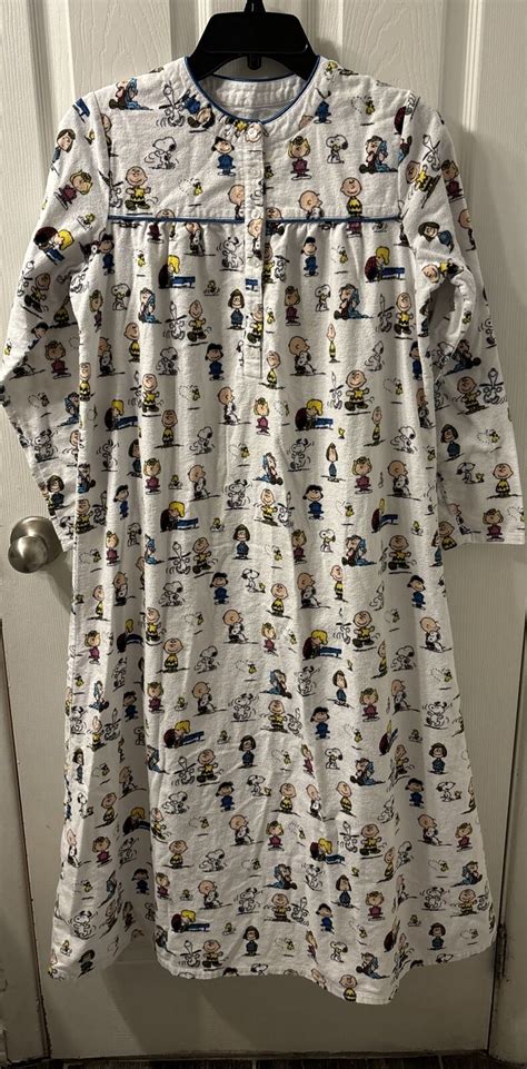 PEANUTS Gang Snoopy Charlie Brown Woodstock Flannel Nightgown Women X