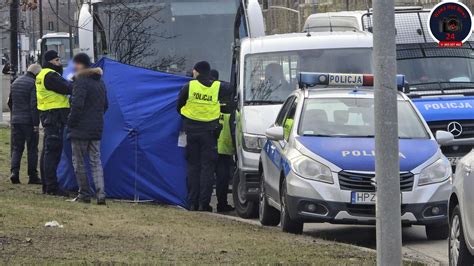 Tragedia przy al Solidarności w Warszawie Zmarł podczas konwoju