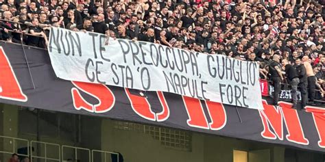 Milan Lecce lo striscione sfottò al Napoli fuori dalla Champions