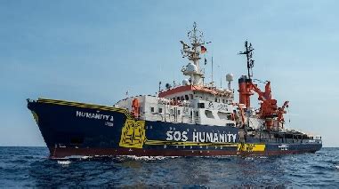 La Humanity One Arrivata A Marina Di Carrara Persone A Bordo