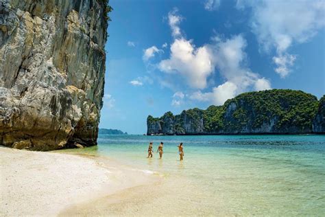 6 best beaches of Cat Ba Island & best time to visit 2024