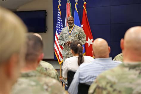 Bilingual Black Hawk Instructor Pilot Achieves Year Milestone In