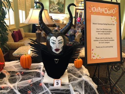 PHOTOS VIDEO Halloween 2019 Cast Member Pumpkin Decorating Contest