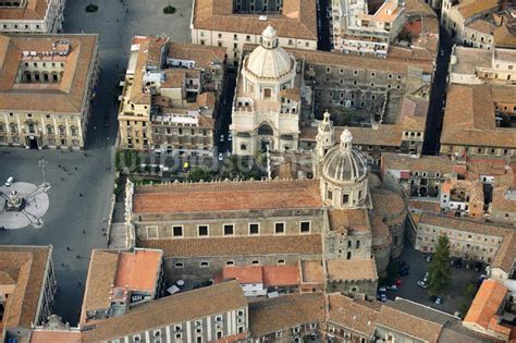 Catania Sizilien Von Oben Sehensw Rdigkeiten In Catania Auf Sizilien