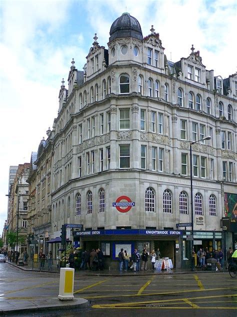 Knightsbridge tube station - Wikipedia