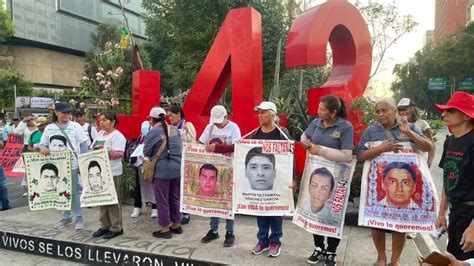 Padres De Los Normalistas De Ayotzinapa Alistan Plant N En Cdmx El