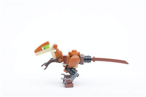 Velociraptor LEGO Jurassic World dinosaur build