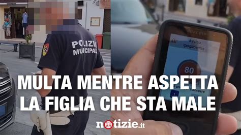 Pubblicano Un Video Denuncia Mentre Un Vigile Fa Loro Una Multa In