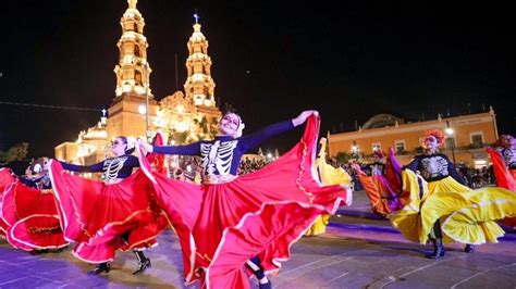 Tere Jiménez encabeza el tradicional Desfile de Calaveras 2023 Viva la