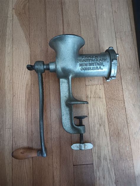 Vintage Universal No 323 Meat Grinder Food Chopper LF C New Britain