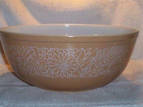 Pyrex Woodland Quart Mixing Bowl By Thetrendykitchen On Etsy