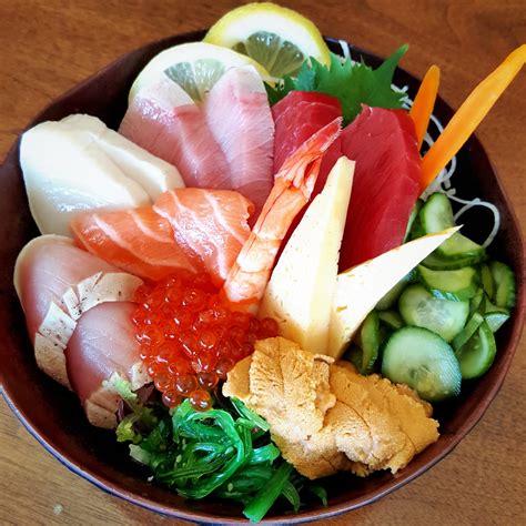 Chirashi Tomomi Sushi