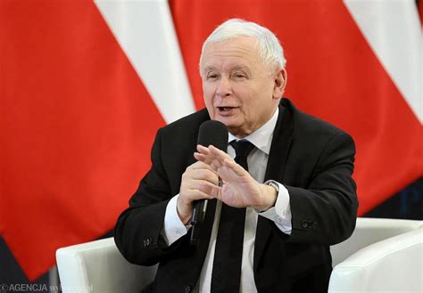 Kaczyński przemawia w Szczecinie a działacze PiS usuwają z sali tych