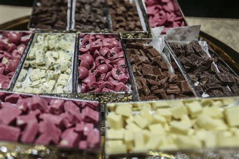 10 Oleh Oleh Khas Malaysia Untuk Pacar Keluarga Dll