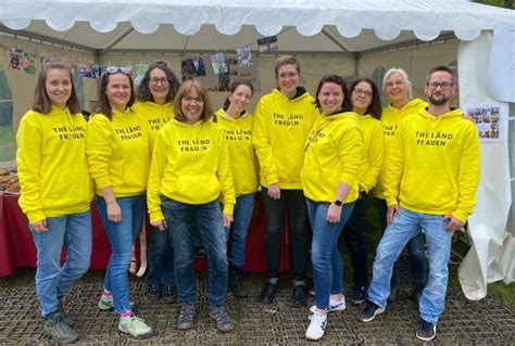 Landfrauen Willsbach Gelungener Auftritt Bei Wein Am See Als The