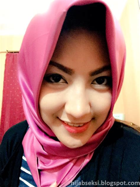 Model Hijab Nyepong Di Mobil Hijab Seksi