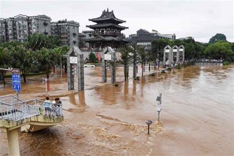 Inondations En Chine Morts Ou Disparus Wuhan Menac E