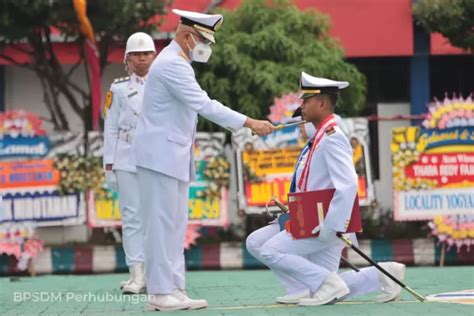 Lantik Sarjana Sains Terapan Pelayaran Kepala BPSDMP Indonesia