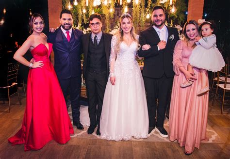 Sertanejo Edson reúne família em casamento do filho mais velho Quem