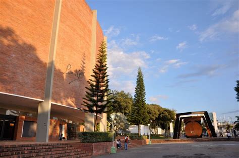 UIS Escuela de Derecho y Ciencia Política Posgrados y Pregrado