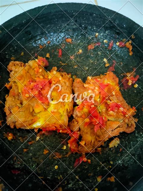 Ayam Geprek - Photos by Canva