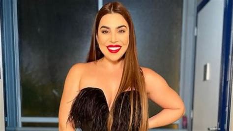 Decot O E Cinturinha De Naiara Azevedo Chamam Aten O Em Look Verde E