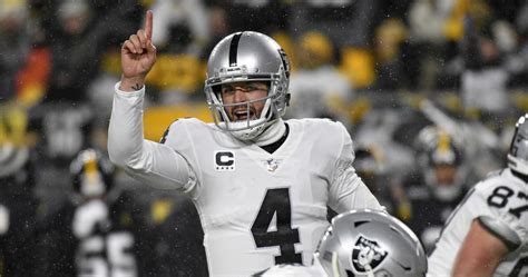 Derek Carr Criticized By Raiders Fans After Davante Adams Struggles In