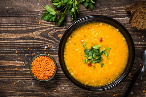 Receita Vegana De Sopa De Lentilha Vermelha Repleta De Sabor