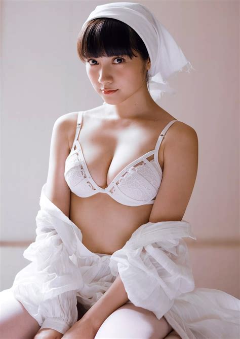 Sững sờ trước cô nàng hot girl Nhật Bản đa tài đang từ cosplayer lột xác thành người mẫu nội y