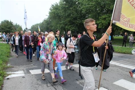 Sosnowiecka Piesza Pielgrzymka Wyruszy A Z B Dzina Na Jasn G R