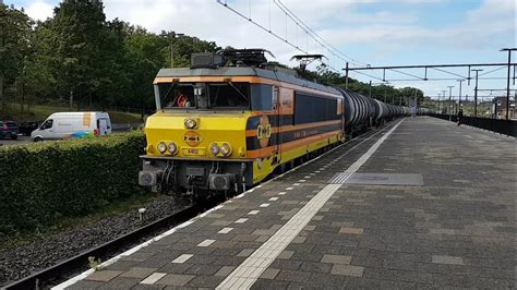 Rrf Komt Toeterend Met Een Keteltrein Door Station Amersfoort