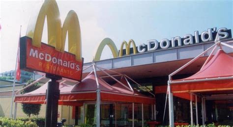 Rissa Fra Nigeriani Al McDonalds Scappano Tutti Urla E Paura Tra I