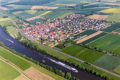 Luftbild Untertheres Dorfkern An Den Fluss Uferbereichen Des Main In