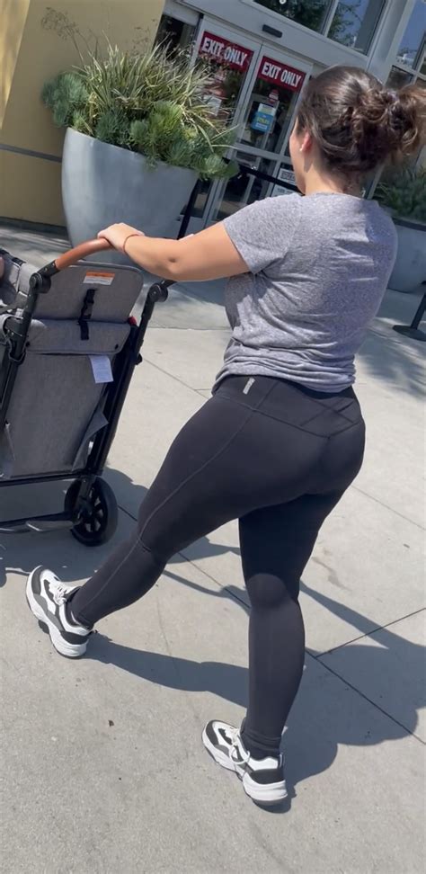 Thick Latina Milf Shopping Spandex Leggings Yoga Pants Forum