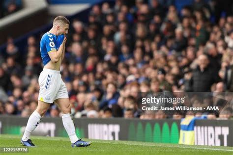 722 Jonjoe Kenny Everton Photos & High Res Pictures - Getty Images