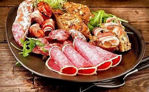 Мясная тарелка оформление на деревянной доске - 93 фото