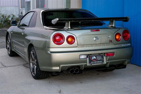 Very Low Mileage Nissan Skyline Gt R V Spec Ii Nur Goes For An Eye Watering 485000 Carscoops